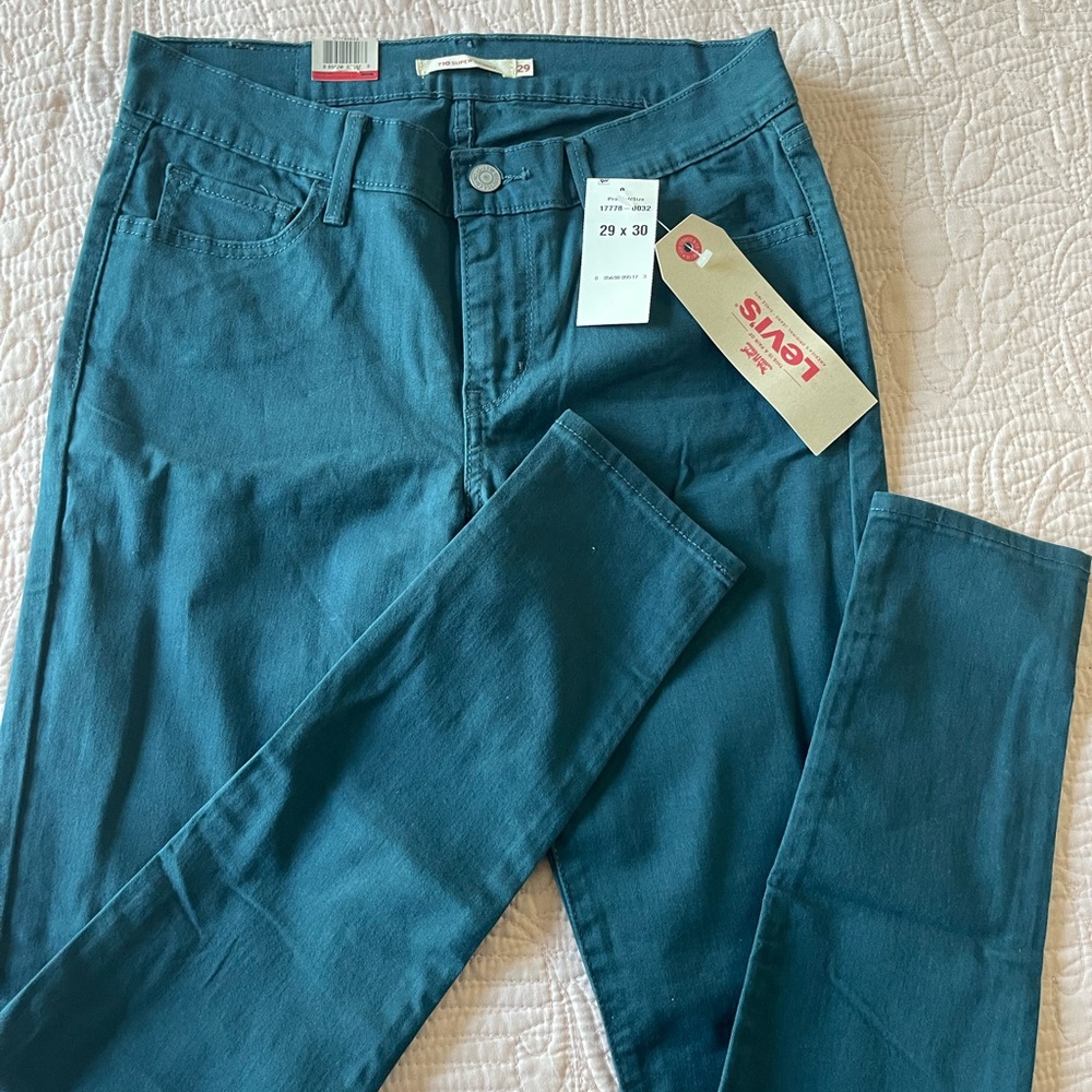 710 Super Skinny Mid Rise Levi’s pants Teal color in size 29
